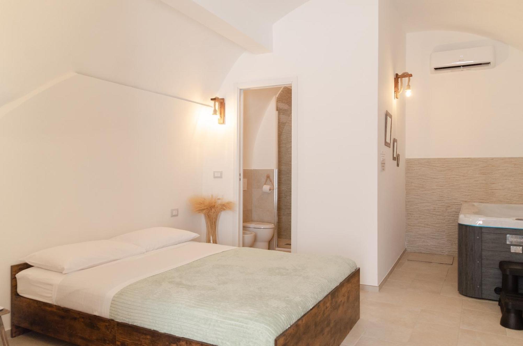 Aca Suite Luxury With Jacuzzi Adelfia Esterno foto