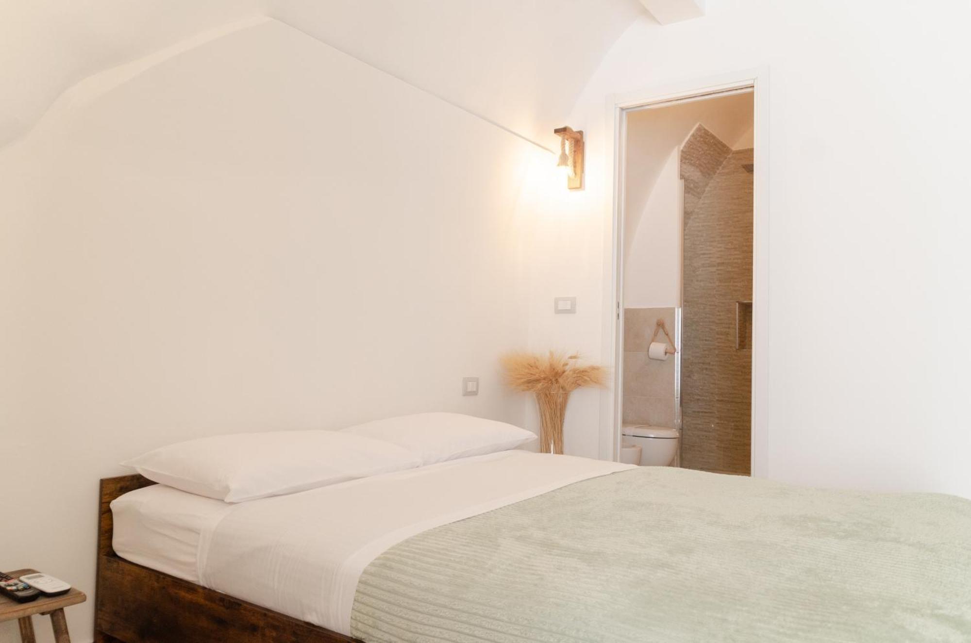 Aca Suite Luxury With Jacuzzi Adelfia Esterno foto