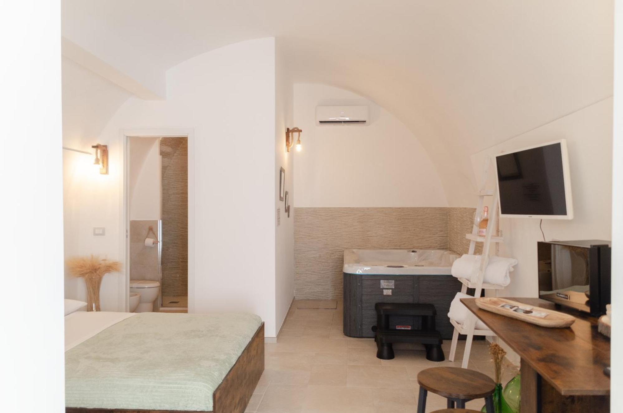 Aca Suite Luxury With Jacuzzi Adelfia Esterno foto